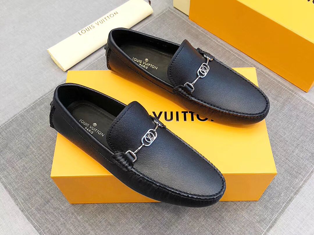 Địa chỉ mua giày Louis Vuitton chính hãng uy tín tại Sài Gòn