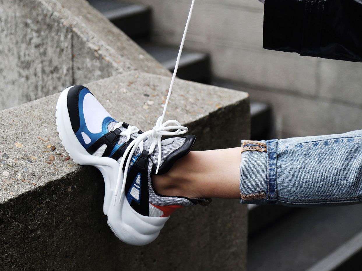 8 cách phối đồ với giày sneaker Louis Vuitton bạn không thể bỏ qua