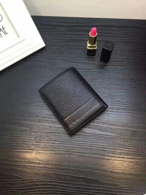 Ví Montblanc siêu cấp nam dáng ngắn chi tiết chữ góc phải VNM07