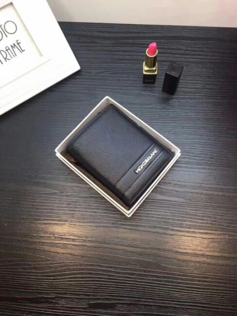 Ví Montblanc siêu cấp nam dáng ngắn chi tiết chữ góc phải VNM07
