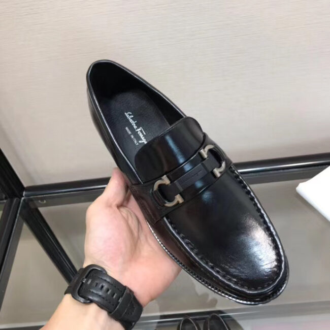 Giày lười Salvatore Ferragamo siêu cấp họa tiết logo màu đen GNSF03