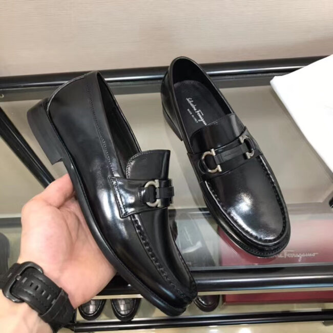 Giày lười Salvatore Ferragamo siêu cấp họa tiết logo màu đen GNSF03