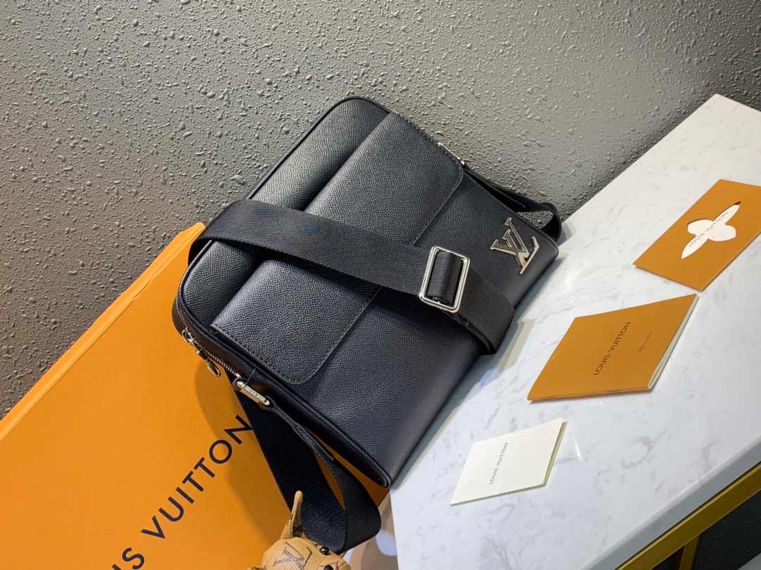 Địa chỉ bán túi xách Louis Vuitton chính hãng giá tốt nhất tại Việt Nam