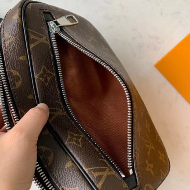 Ví nam Louis Vuitton like auth cầm tay họa tiết hoa nâu vuông VNLV07