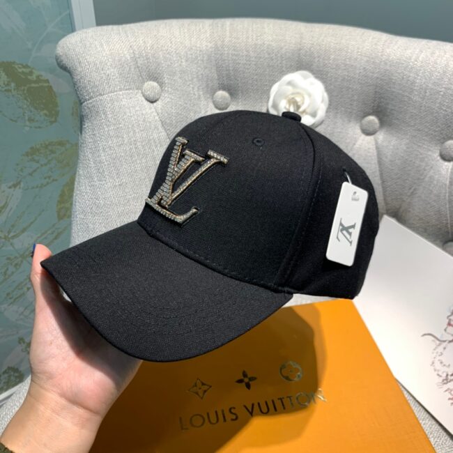 Mũ nam Louis Vuitton siêu cấp họa tiết logo đính đá MNLV03