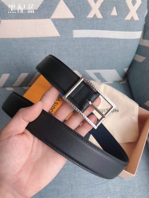 Thắt lưng Louis Vuitton like au mặt khóa kim chữ nhật viền khắc logo trắng TLLV21