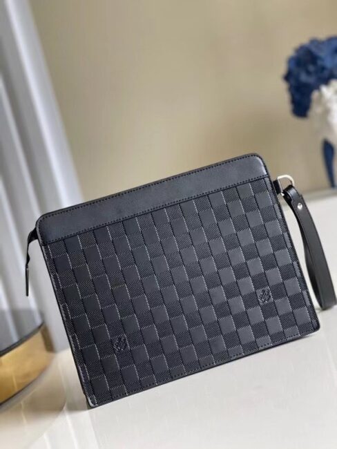Ví nam Louis Vuitton like au cầm tay hoạ tiết caro chìm màu đen VNLV66