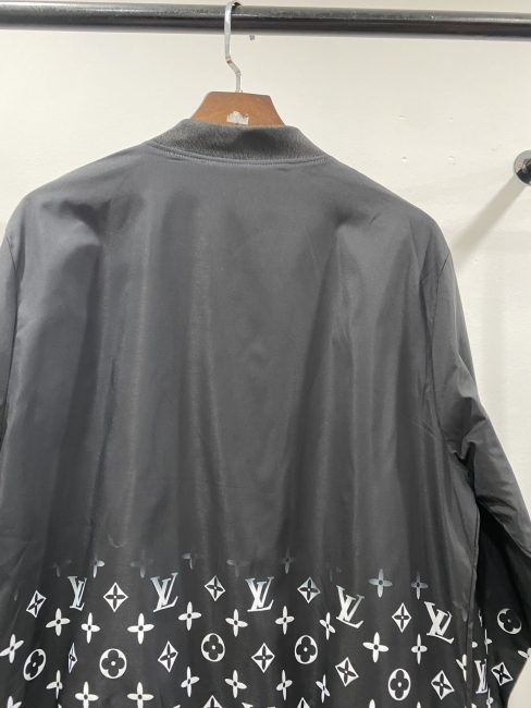 Áo Khoác Louis Vuitton hoạ tiết hoa trắng AOLV03