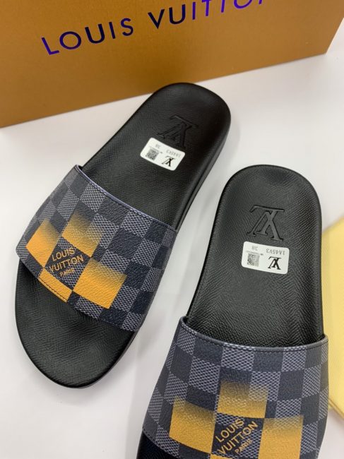 Dép nam Louis Vuitton quai ngang caro đen vàng DLV07