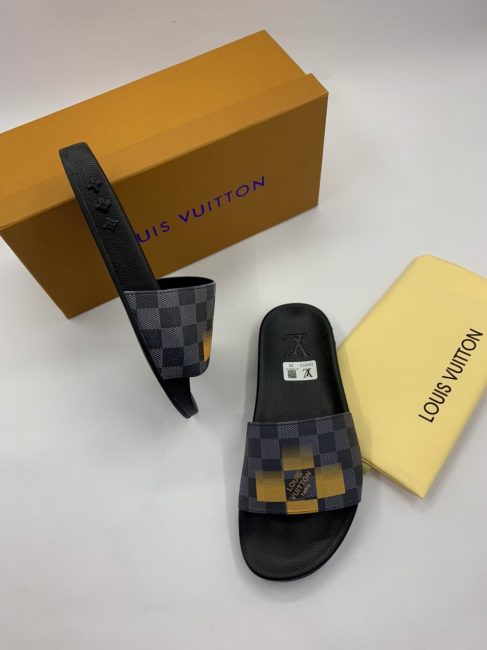 Dép nam Louis Vuitton quai ngang caro đen vàng DLV07