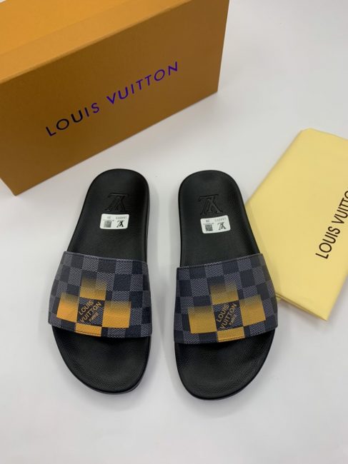 Dép nam Louis Vuitton quai ngang caro đen vàng DLV07