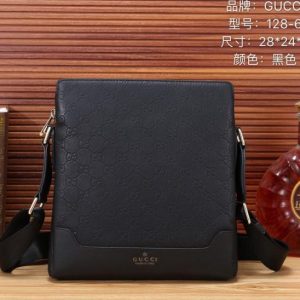 Túi đeo chéo Gucci nam màu đen họa tiết logo TNGC41
