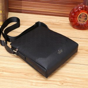 Túi đeo chéo Gucci nam màu đen họa tiết logo TNGC41